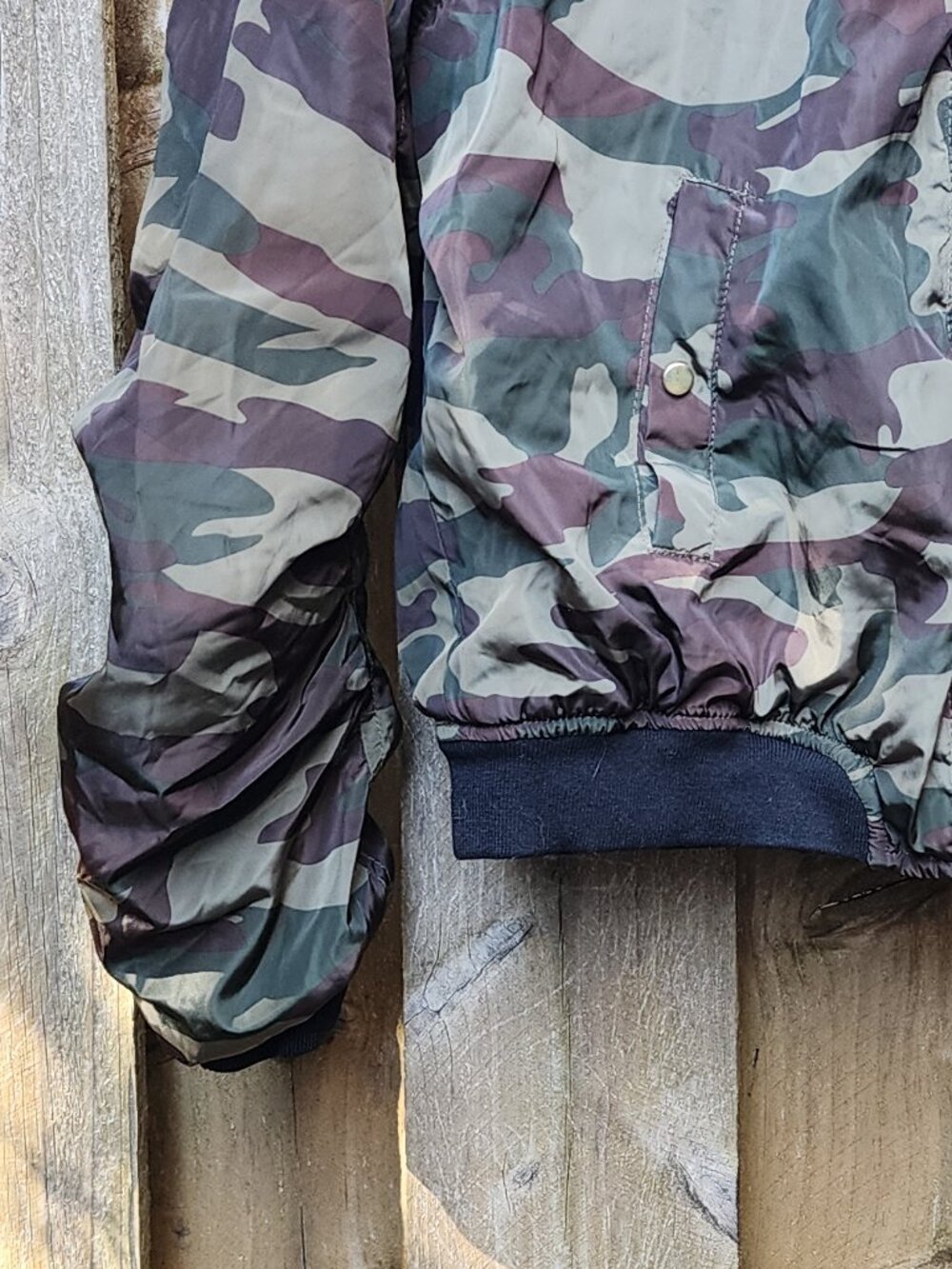 EUC Women's XL Angel Kiss Cropped camo satin bomber jacket (juniors) - Picture 8 of 14